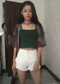 |搞笑GIF:小家伙的招式挺不错的,大哥是演员出身么?