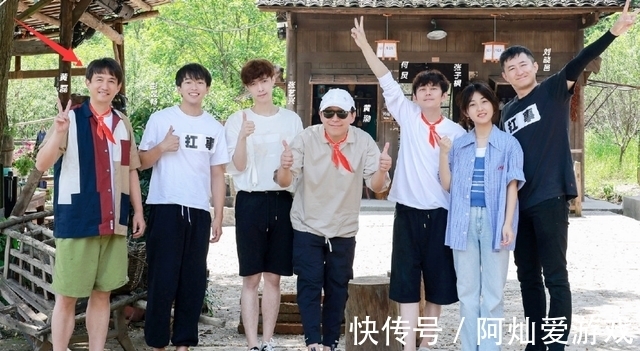 低开|《向往5》黄渤情商低开,让张艺兴不自然,杀青照他都没有笑出来