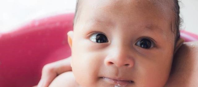 冲泡|5种错误的冲奶粉方法,影响小宝宝健康,排便干硬还影响长高!