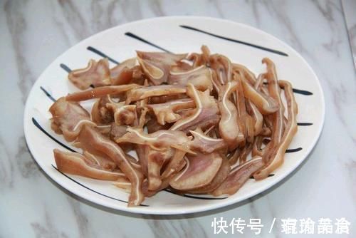 好吃|简单解馋的下饭菜，香脆爽口的猪耳朵，好吃到不想停下来