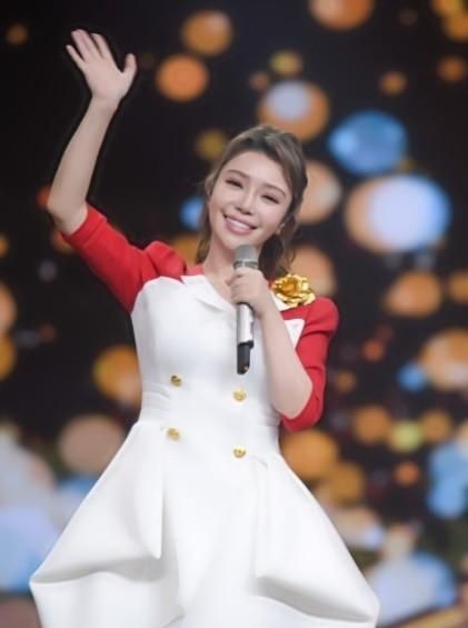 选手 央视当家花旦维妮娜:真心为选手着想的主持人