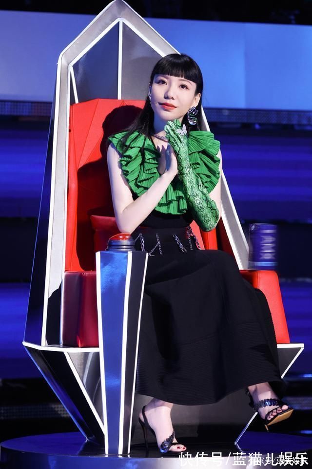 吳莫愁|好聲音助教服裝該管管了!張碧晨晃眼，吳莫愁浮夸，只有她較穩(wěn)重