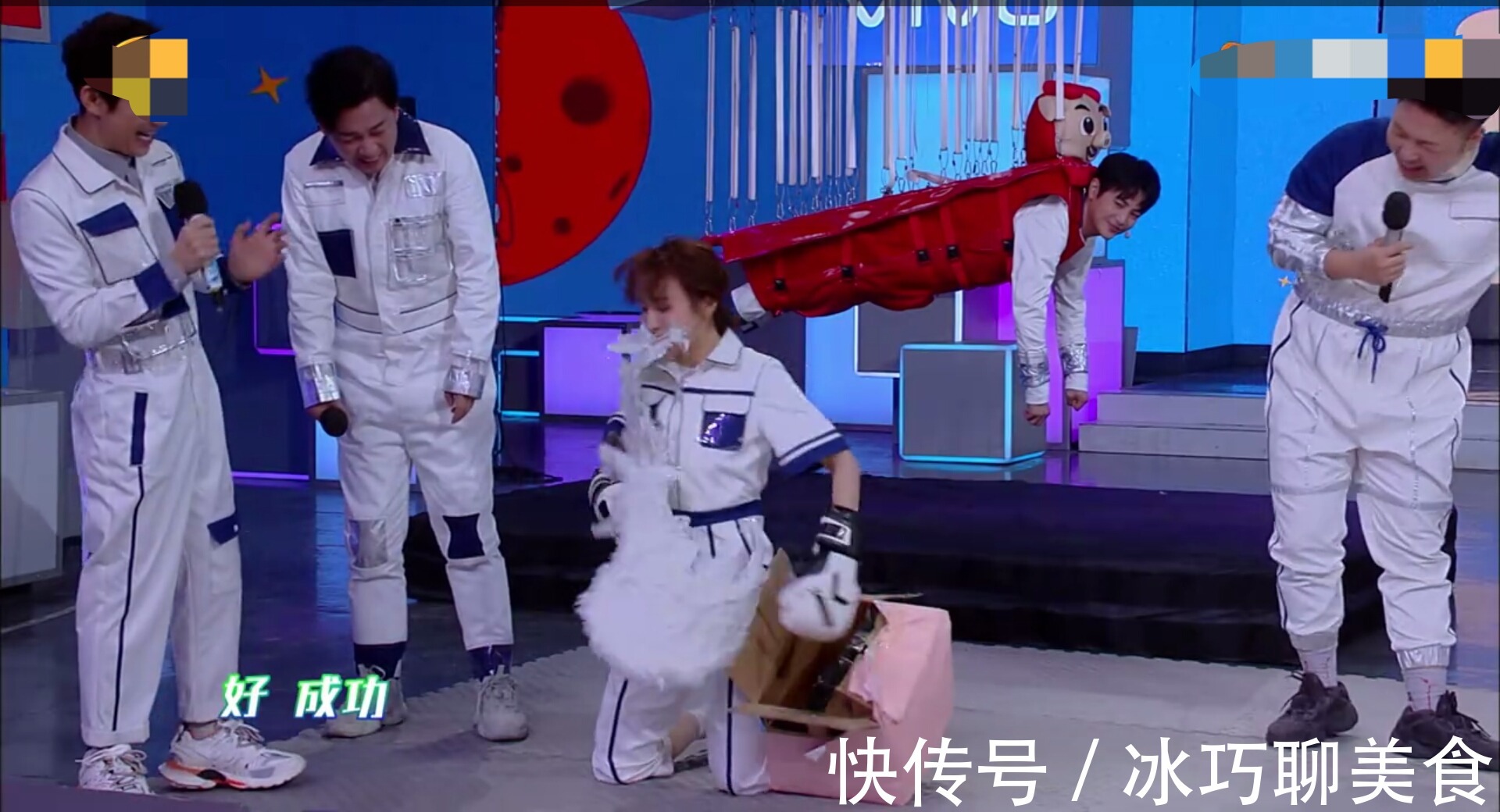 吳昕|吳昕帶病錄《快本》，何炅心疼摸頭殺，一旁謝娜的表情