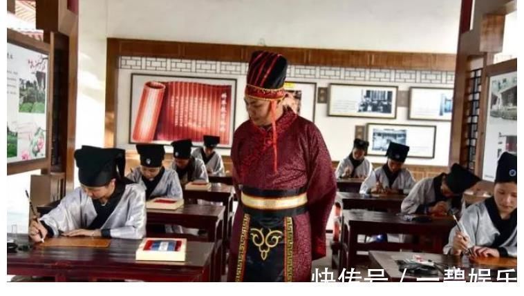 范进中举!范进中举后疯了?将他中举后的官职换到现代,换你也会疯狂