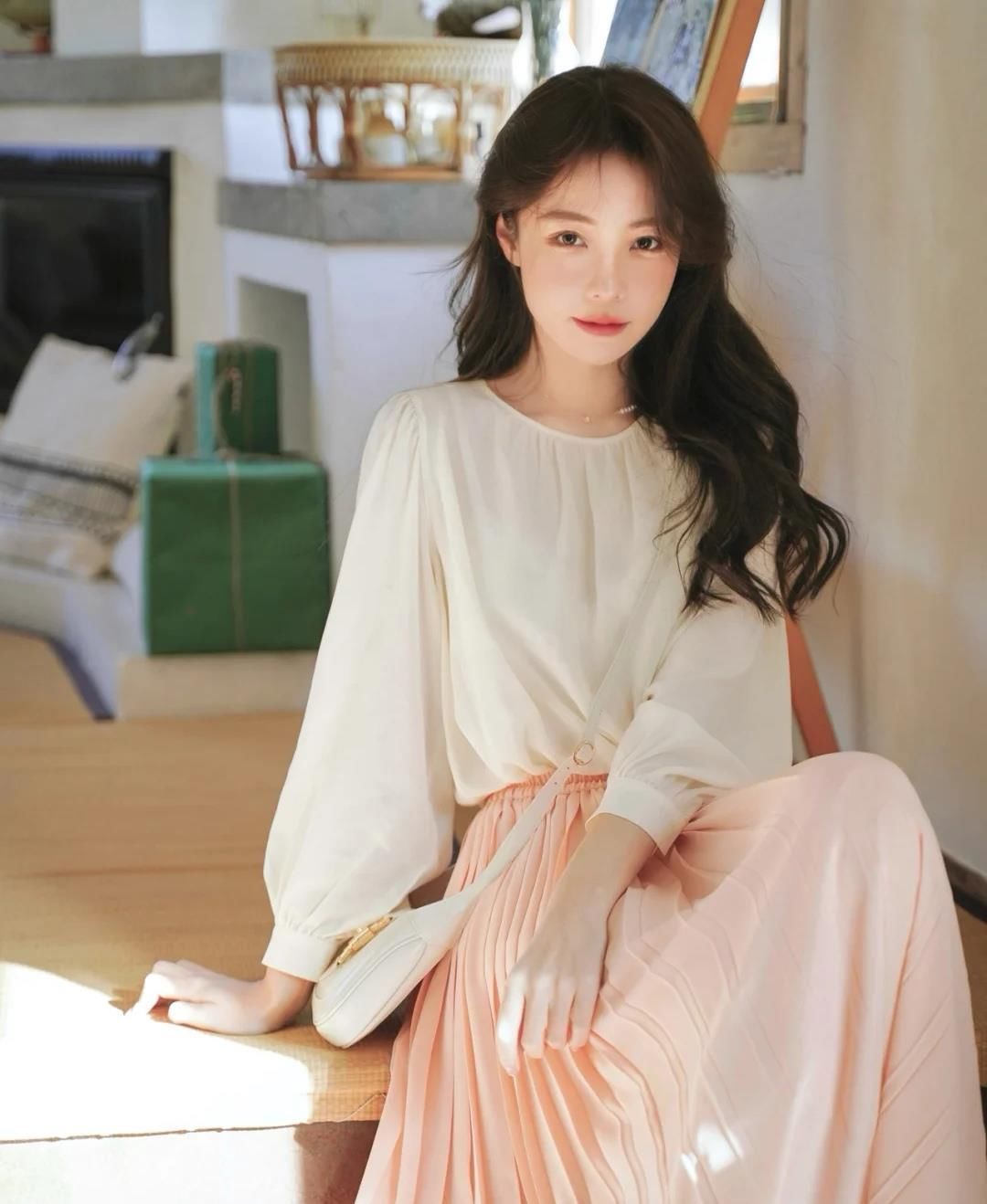 百褶裙 被“水蜜桃”穿搭圈粉了,云朵衫和百褶裙,时尚温柔“怜”人爱