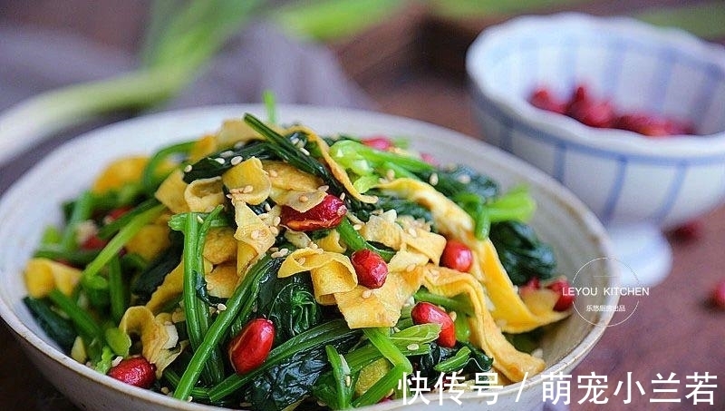 菠菜|春天一定要吃的蔬菜,4种凉拌做法,爽口多汁,拌一大盘轻松吃光