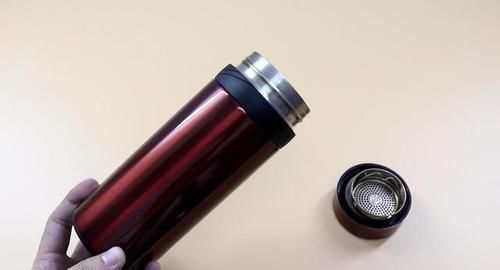 如何清洗保温杯?教你一个小窍门,摇一摇就很干净,学会告诉家人