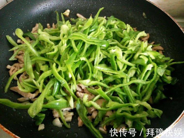 炒肉丝|无论炒啥肉，不要直接下锅炒！大厨教你1招，嫩滑香软，还不粘锅