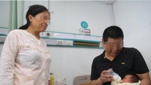 父母|53岁妈妈执意拼二胎,产后向儿媳妇“借母乳”被拒,这像什么话