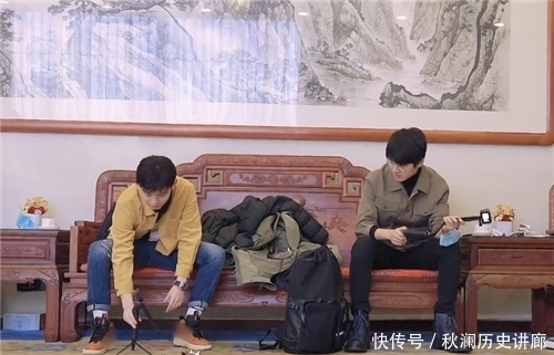 董子健穿名牌鞋遭打码,得知鞋子价格后,网友:原来如此!