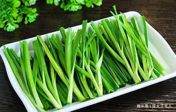 蔬菜|哺乳期间宝妈最好远离这5种蔬菜,不仅回奶,还可能影响宝宝发育