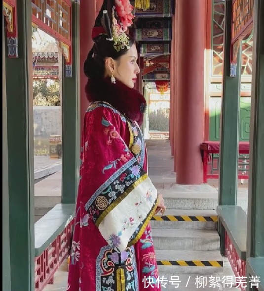 |李若彤首次挑战清宫剧,与张晓龙上演搞笑场面,普通话遭网友吐槽