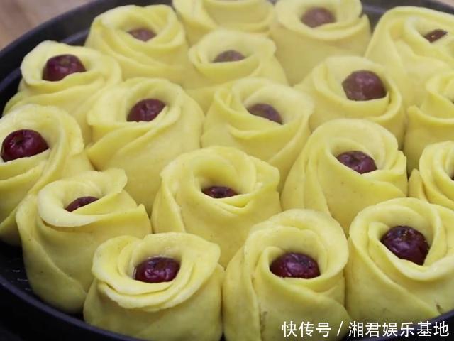 分钟|玉米面这样做好看又好吃,开水一烫,10分钟一锅,营养又解馋