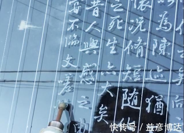 工匠精神&大叔用“电钻”写书法,年薪百万,网友直呼:这才是书法大师!