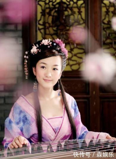 才女!才女出上联“青天白日,进退两难”,秀才下联才女脸红心跳