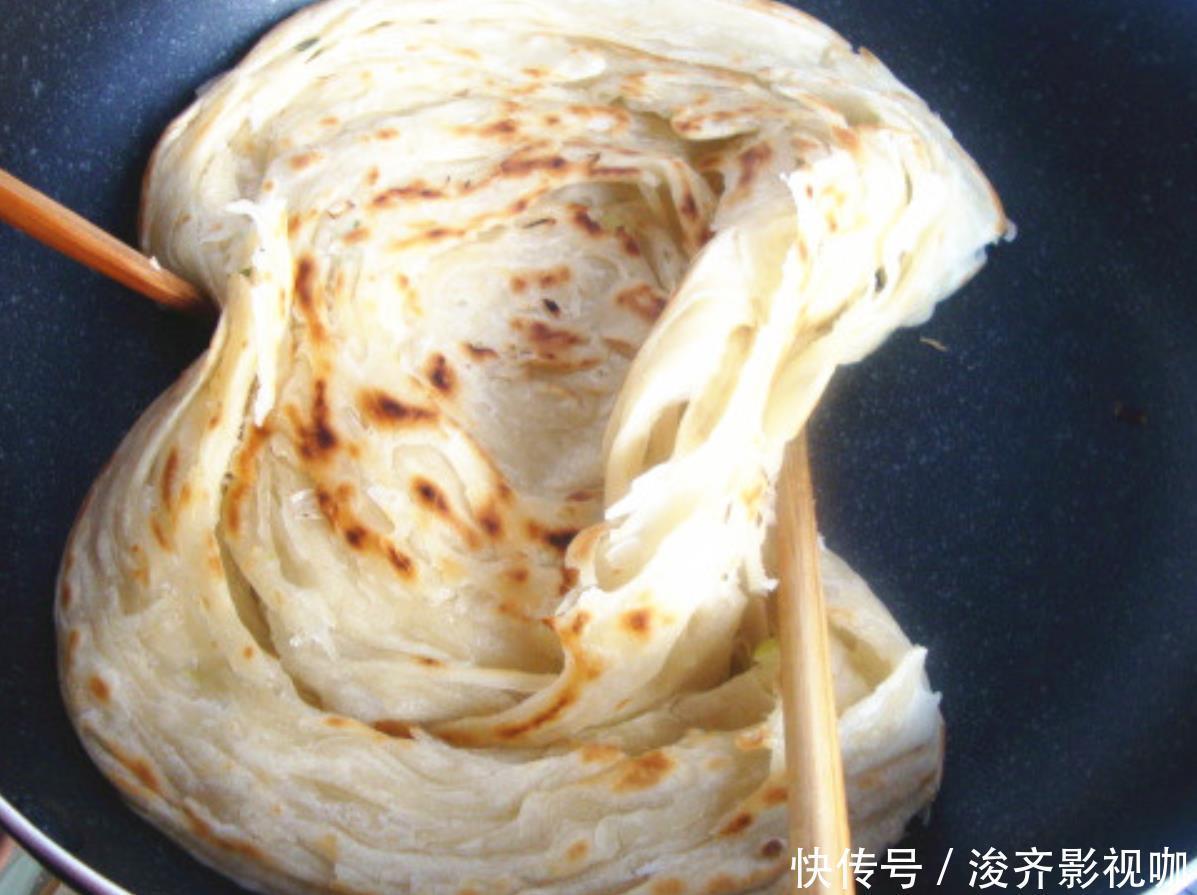 比买|家里有面粉的,一定要试试这款葱油饼,香软多层,比买的好吃
