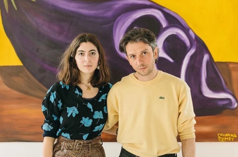 巨人国!她画油画,他做雕塑,这对艺术情侣直接建了一个“巨人国”