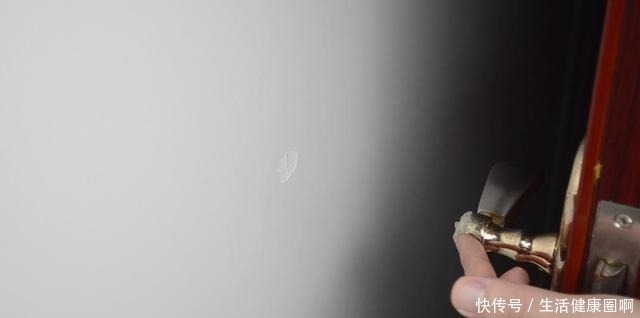 实用|门把上涂点热熔胶太实用了,我也是刚知道,看完赶紧告诉家里人