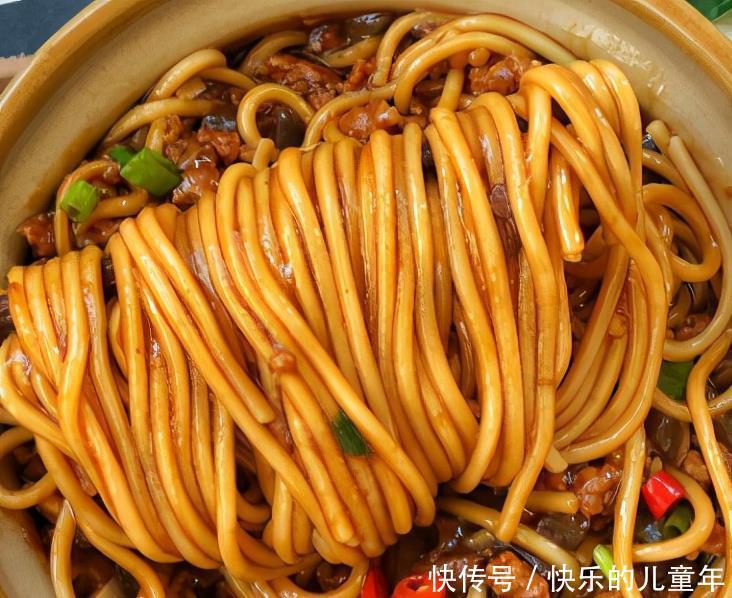 自制香菇肉酱拌面,巨好吃,一次吃三碗都不够,老少皆宜,超简单