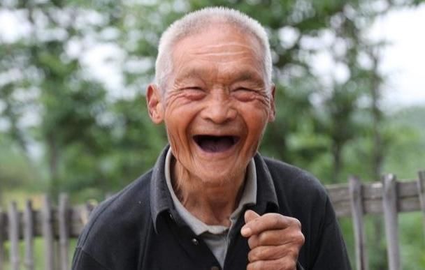 公认的7大长寿“要素”,“婚姻”上榜,为健康应该了解下