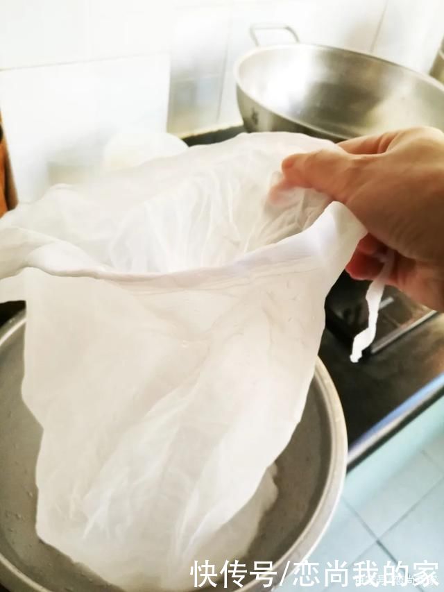  快过年啦!自制豆腐豆香味更浓，过年家里聚餐做菜也方便!