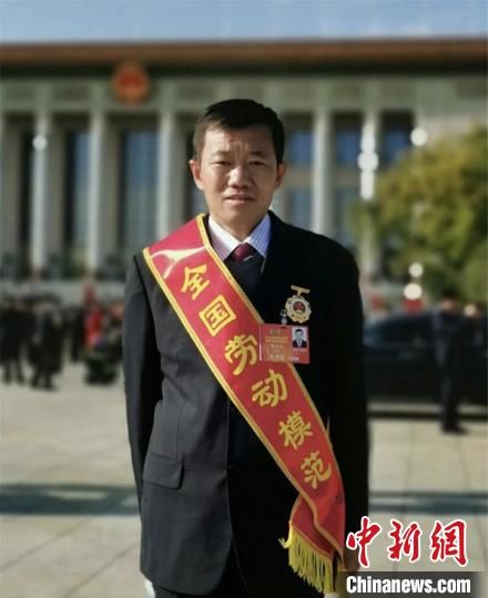 公司青海油|“全国劳动模范”杨永磊:研发攻克技术疑难 诠释工匠精神