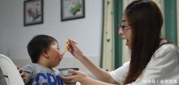 主动权|4岁宝宝在家要喂饭,到幼儿园吃饭别提多香,老师的话道出真相