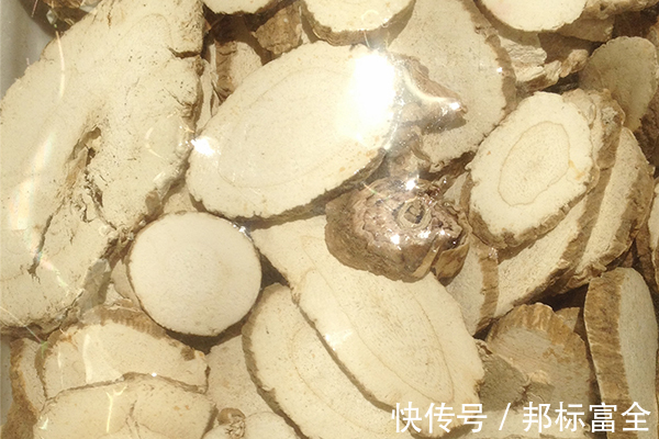 最佳拍档|医生列出了黄芪的“最佳拍档”,用来泡水喝,身体会受益颇多