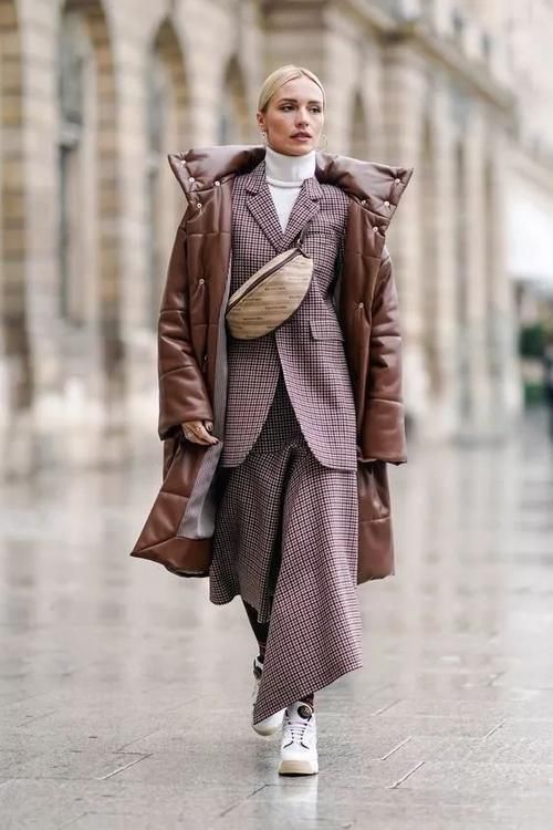 烂大街的“羽绒服”，怎么穿更时髦？教你这4个叠穿法，洋气保暖