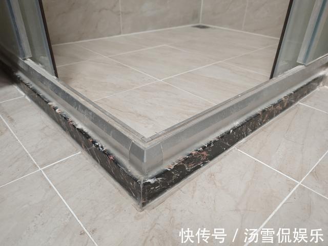 卫生间|卫生间做了干湿分离依然到处都是水只有一道隔断,不算干湿分离