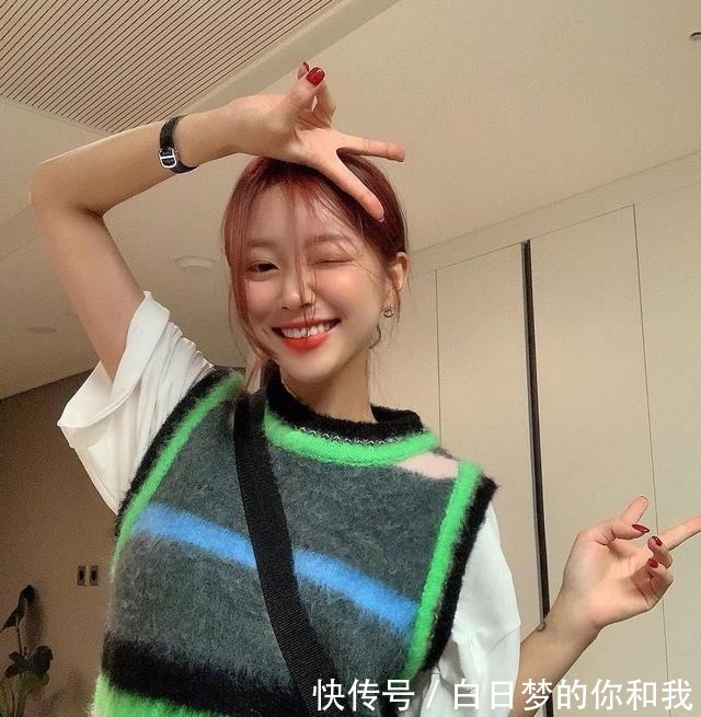 高领 2021年流行这4件上衣!搭配半裙、裤子都可以,太好看了!