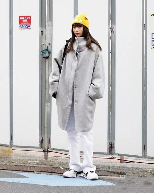 大衣样式千篇一律怎么摆脱路人感？学会这些穿搭技巧，走路都拉风