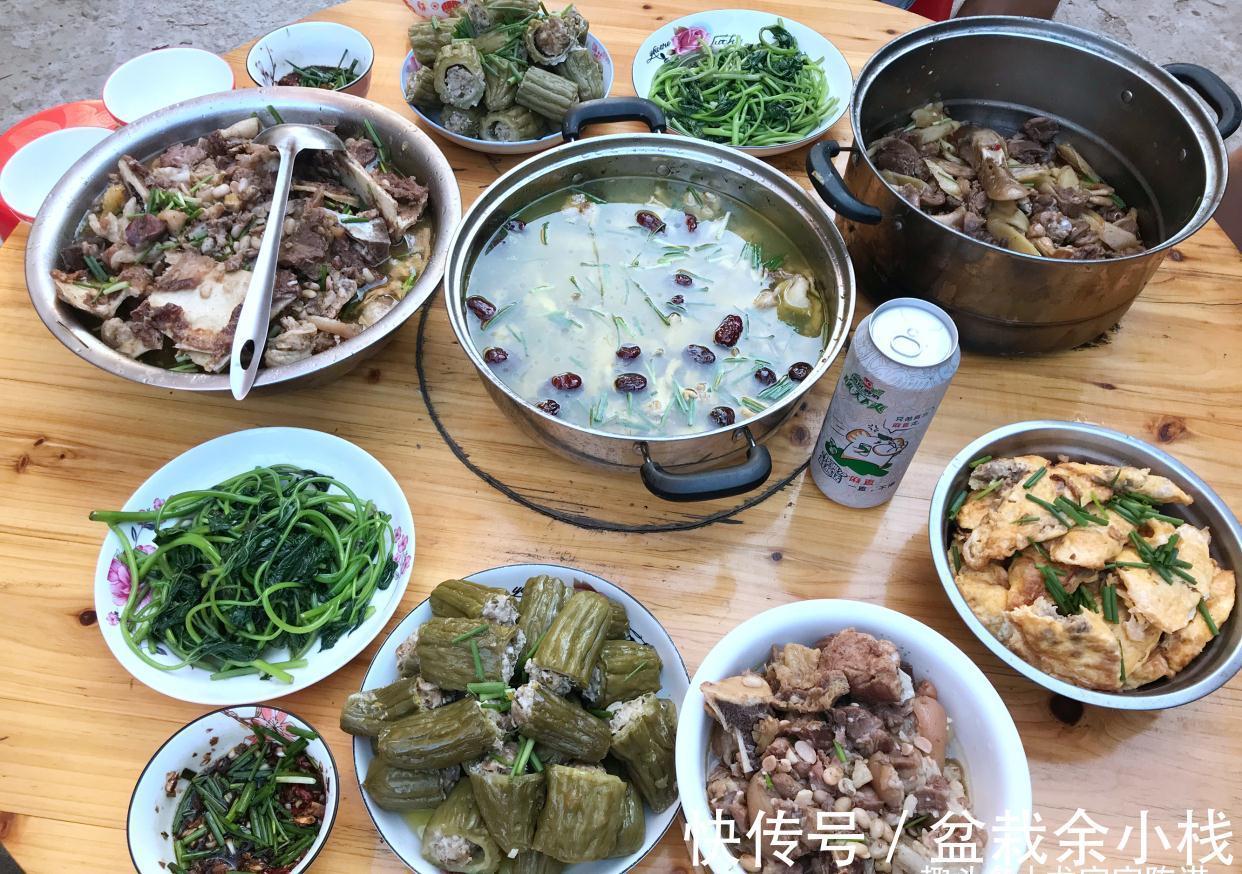 晒晒我家的国庆家宴，5小时做一桌菜，有人嫌弃，有人馋到流口水