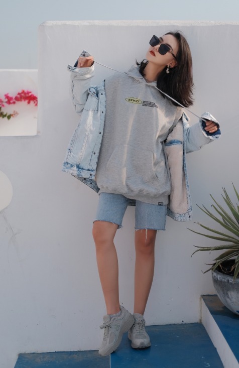 女孩|这才是属于"酷"女孩的穿搭, 10套上身随性大气,轻松get大长腿!