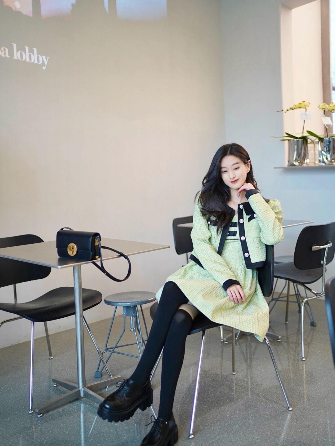 搭配 “小香风外套”才是冬季穿搭的yyds,优雅知性又干练,谁穿谁美