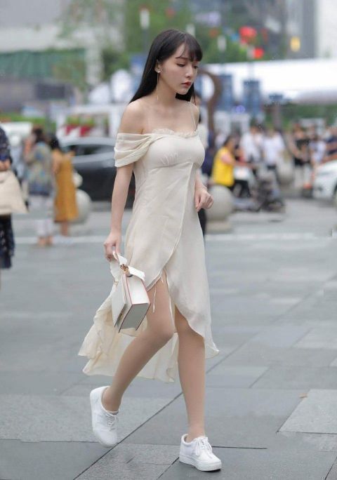 穿搭|街拍淑女穿搭,配上空气刘海,让人不由自主地喜欢