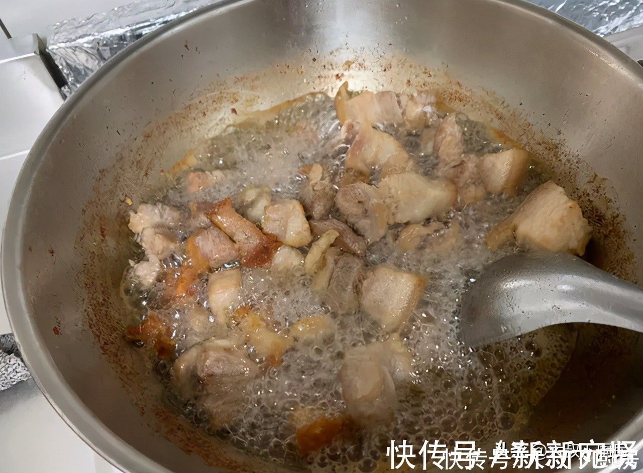 电锅|家常开胃菜，大叔教你卤三层肉，肥而不腻，鲜甜浓郁，做法很简单