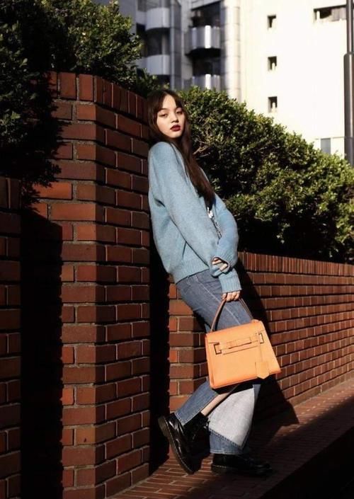 ?女人过了45岁,出门少穿这3种“装嫩色”,显胖俗气还掉价