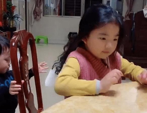 二宝|“卑微弟弟”专业伺候姐姐,我姐虐我千百遍,我待我姐如初恋