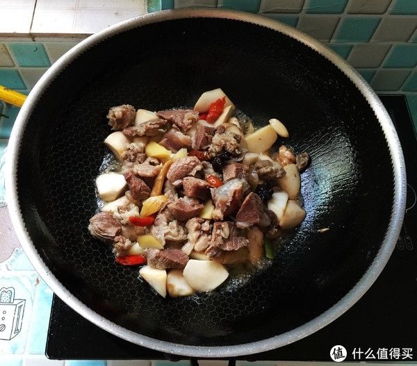 明日冬至,这2样菜一起炖一锅,鲜香滋补又美味,暖身补气不怕冷