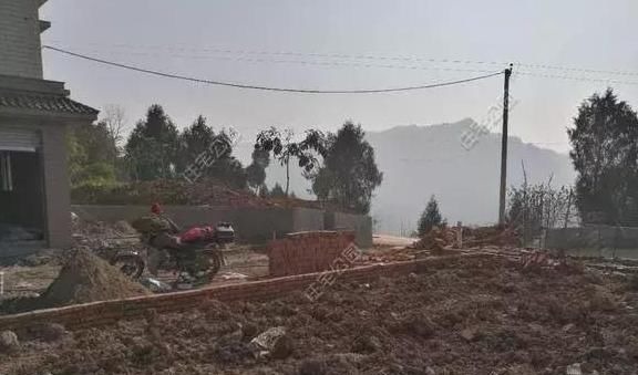 别墅|农村小伙竟花34万在人烟稀少的地方建别墅，为了啥？