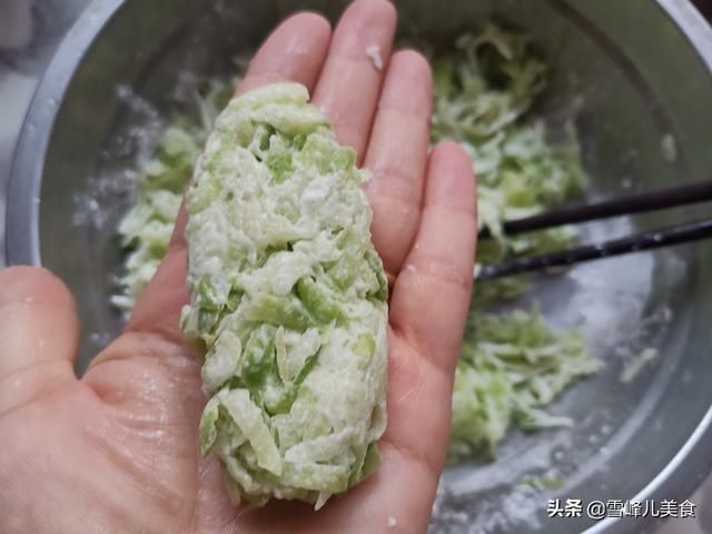 冬天多吃它不用郎中帮，简单一蒸就上桌，蘸料吃太香了，别不懂吃