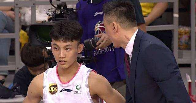 徐杰|徐杰飞奔5米救球,为什么被杜锋劈头盖脸训斥?这就是严师出高徒
