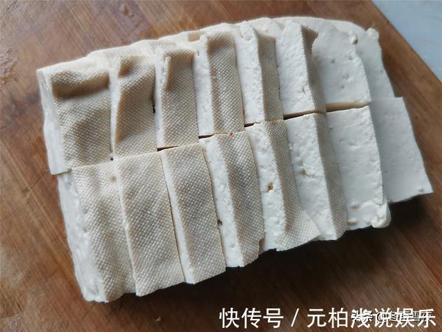 水淀粉|家常豆腐的做法，教你小窍门，豆腐金黄不碎还入味，没有肉也好吃