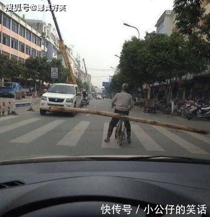 |搞笑GIF:再骚的王者也怕丈母娘,不信你看这哥们