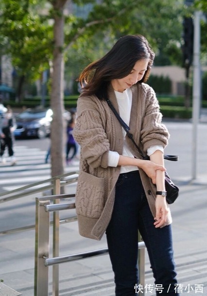 搭配 40岁女人春季要穿得随性,给你分享几套洋气穿搭,打造出女神范