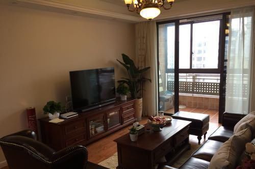 卫生间|媳妇装新房,卫生间砌“半墙”,阳台成“绿森林”,被邻居赞爆了