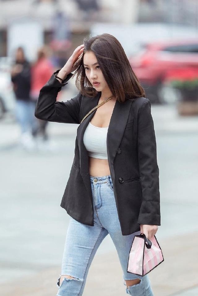 穿着破旧牛仔裤, 创造独特的美, 展现你的个性魅力