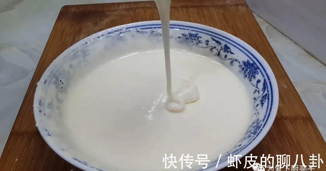 第一次用电饼铛做蛋糕,没想到这么简单,孩子说比卖的香,真解馋