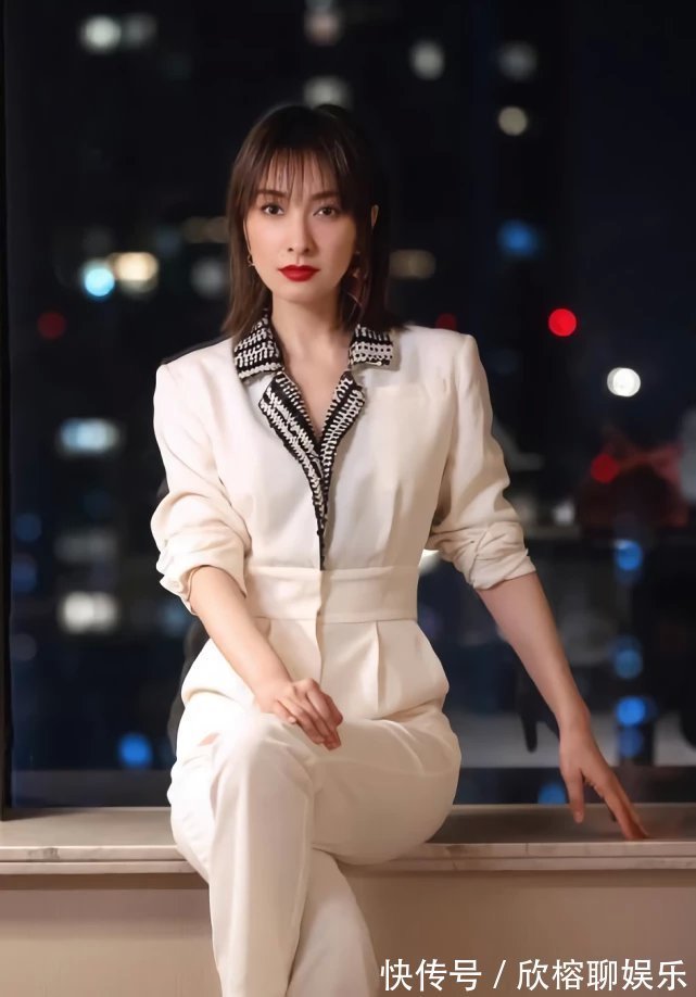 西裤|虽然吴昕有一双粗腿,但上天给了她漫画腰,把西裤穿出5道褶子!